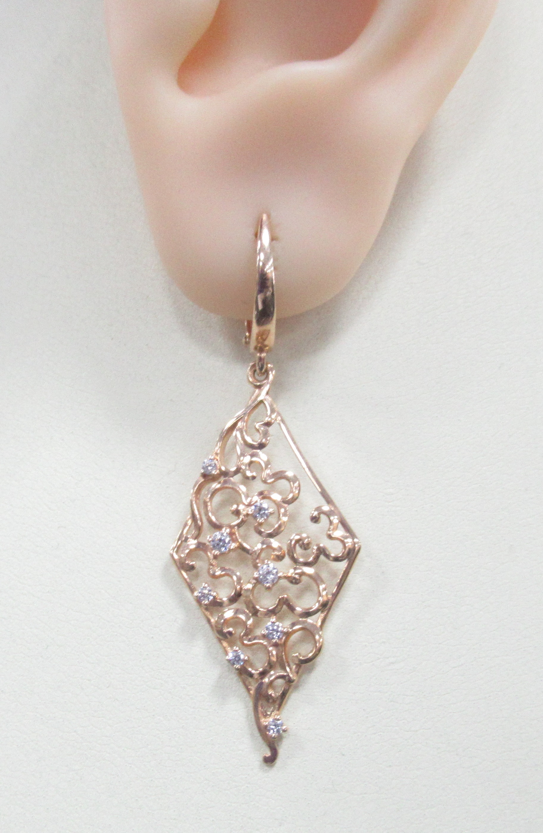 Серебряные серьги 925 пробы; вставки 16 Фианит бесцв.;